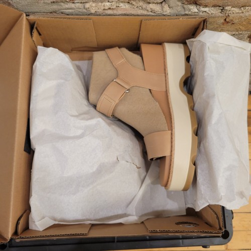 Sandalia de cuña con correa para mujer Sorel JOANIE™ IV Y Hon beige/cerámica 2076831 (talla 11) nueva con caja - Imagen 6 de 10