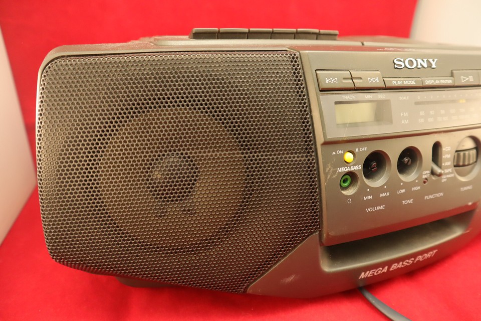Sony CFD-V15 AM FM Cassette Recorder CD Player Mega Bass Portable Radio ...