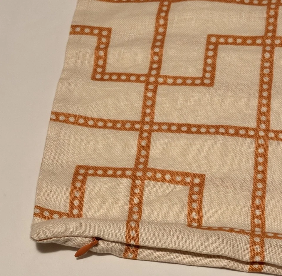 Funda de almohada de lino geométrica SCHUMACHER,Kemble & Bleeker.Naranja brillante- Foto 2 de 3