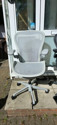 Herman Miller Aeron Remastered Größe C in makellosem Zustand Mineral Grey