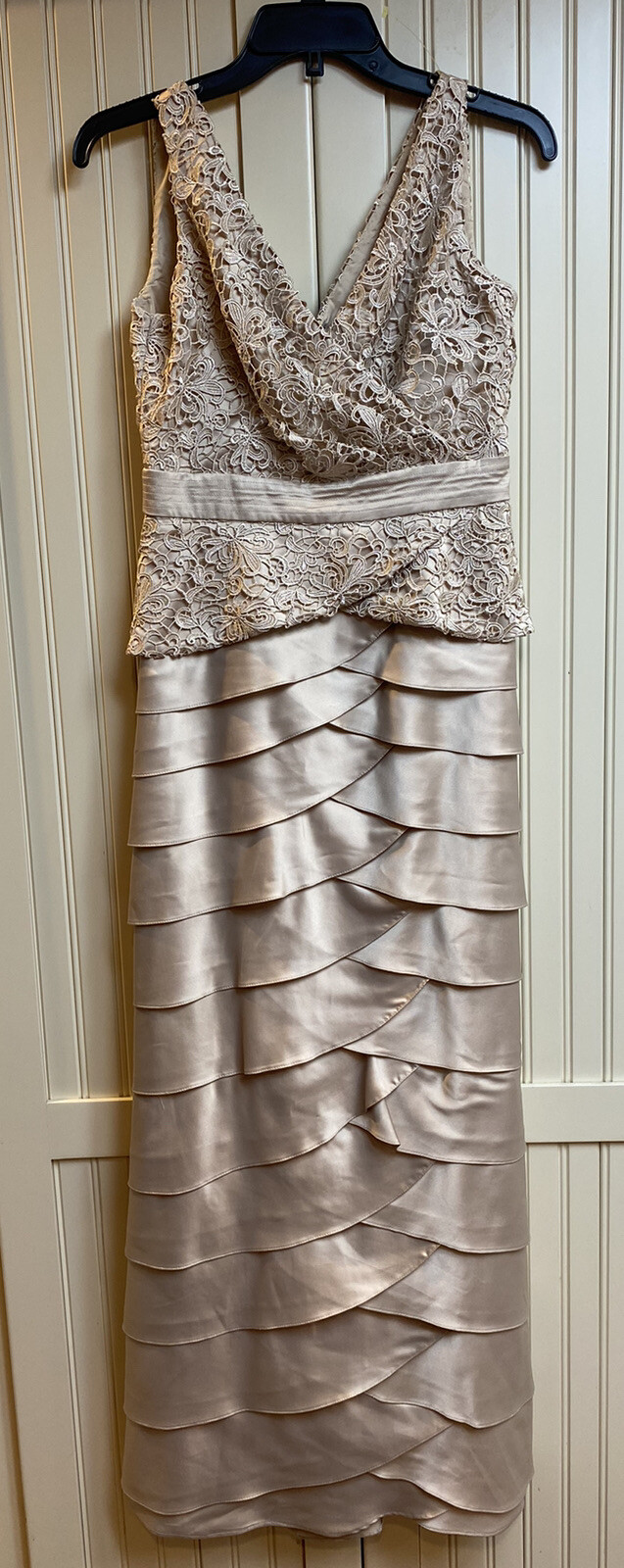 Adrianna Papell Size Beige Lace Sleeveless Evening Tiered Long Gown