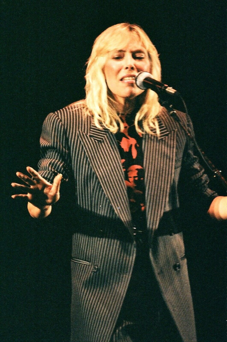 ミュージシャン Joni Mitchell Live1983 Concert Phamphlet JONI MITCHELL in concert Wembley 1983! 60 Rare Onstage PHOTOS! not