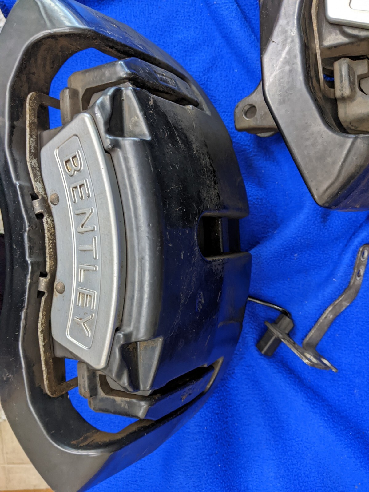 front BRAKE CALIPERs PADS LEFT RIGHT BENTLEY FLYING SPUR GT GTC (2004-2012) OEM