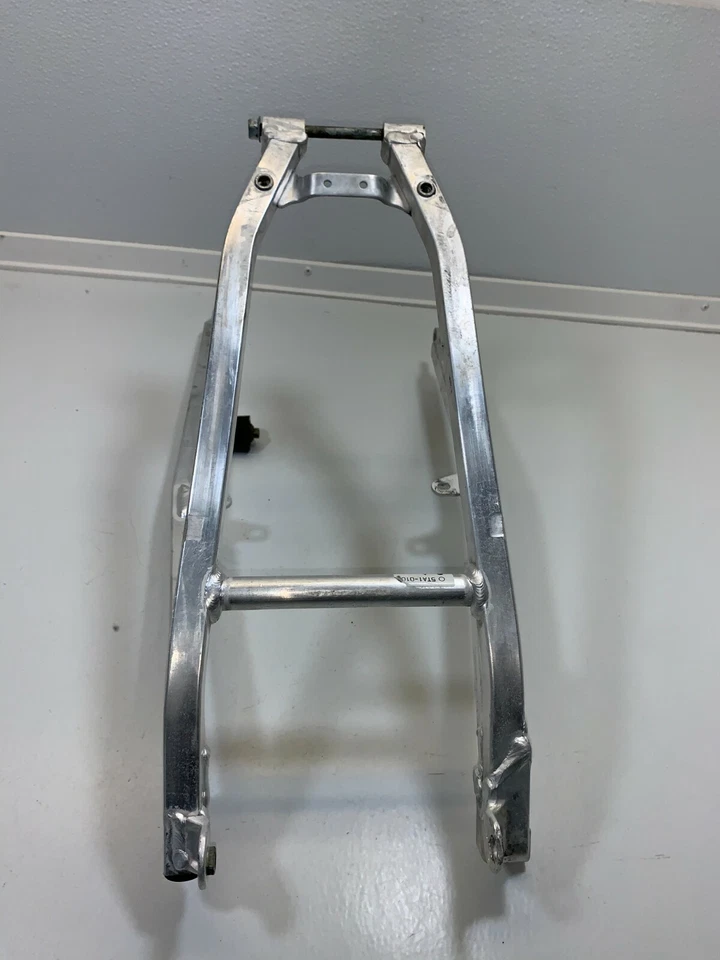 2003 YAMAHA YZ450F SUBQUADRO SUPORTE TRASEIRO CHASSI ASSENTO CORRIMÃO - Imagem 3 de 4