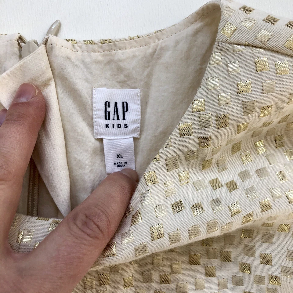 Vestido recto dorado manga corta Gap para niños y niñas talla XL Foto 4 de 4