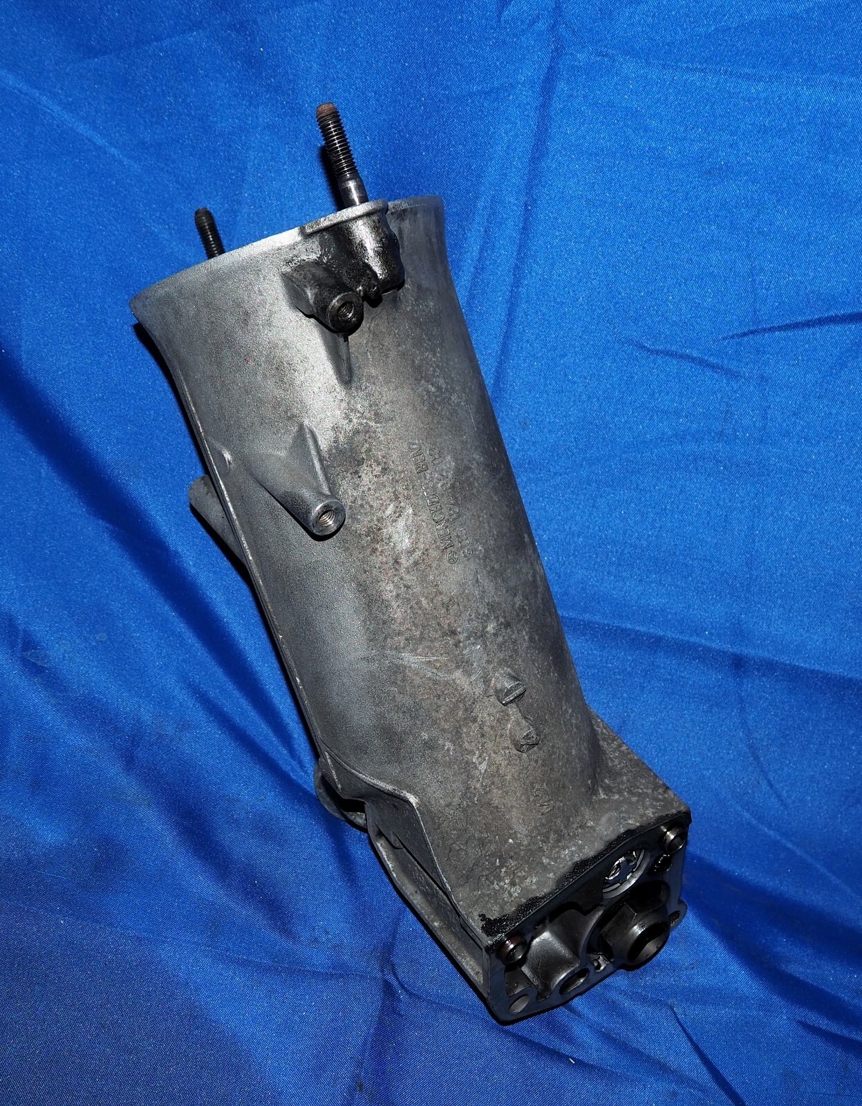 19861991 Mercedes W124 W126 OM603 Engine Oil Filter Housing OEM W