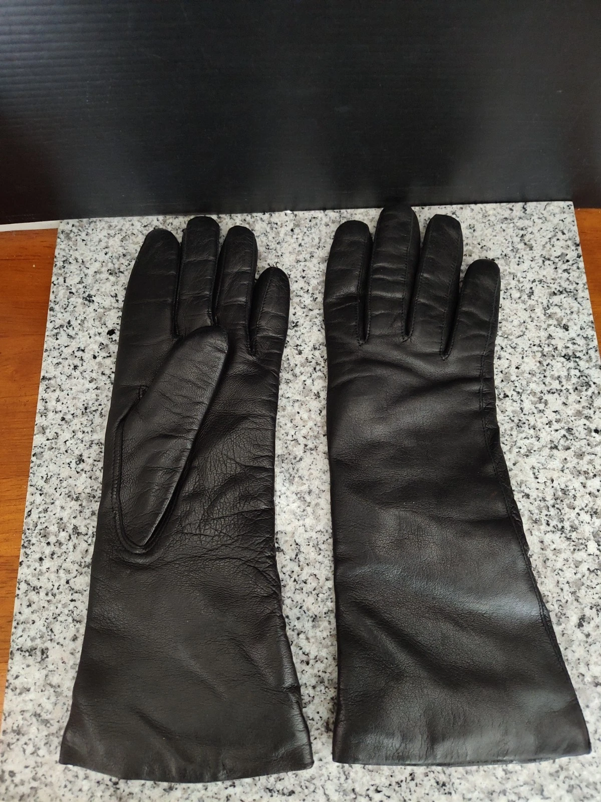 Aris Women's Leather Cashmere Lined Gloves. Black Color. Size 7.5. Womens Medium