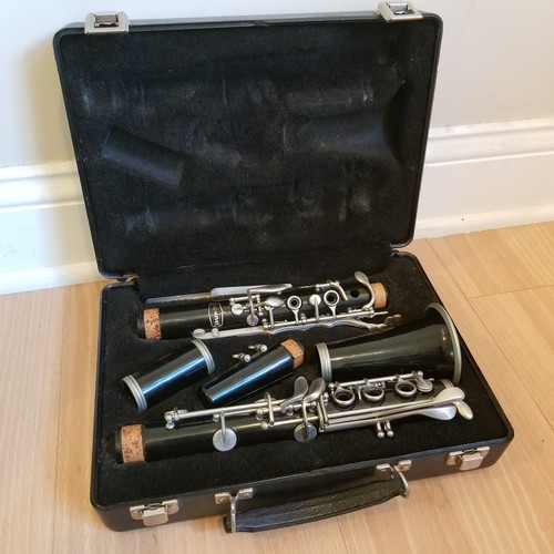Bundy Resonite The Selmer Company Clarinet With Felt Hard Case USA
