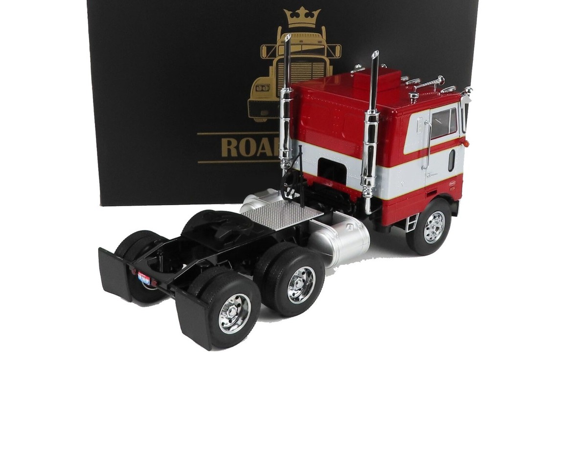 ミニカー 1/18 Peterbilt 352 Pacemaker 1977-1979 Amazon.com: Road Kings 1/18 - Peterbilt 352 Pacemaker - 1977