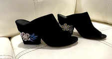 Tory Burch Black Velvet Suede With Embroidered Flowers Mules Slip On Heel US 5.5