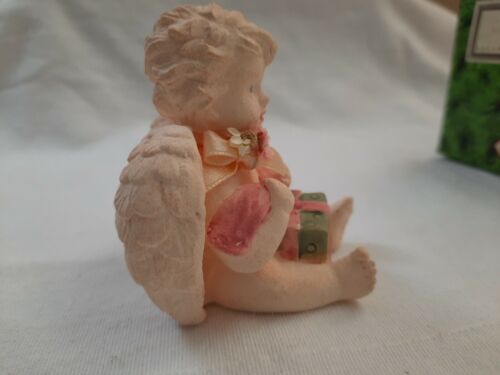 Figura rosa Russ Berrie #15706 "ÁNGELES DEL AMOR" - Ángel con regalo - Imagen 6 de 10