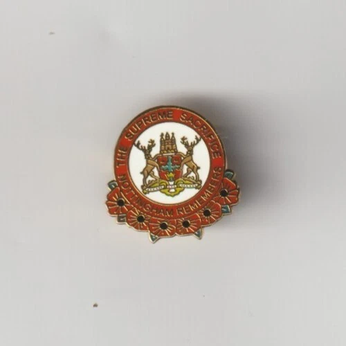 Ancien Pin's émaillé Nottingham Forest - Style Bouclier, Or, Collection Football