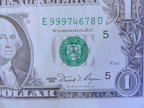 1981 UNCUT CURRENCY SHEET OF 32 ONE DOLLAR NOTES ~ $1 BILLS ~ "E" - Picture 4 of 8