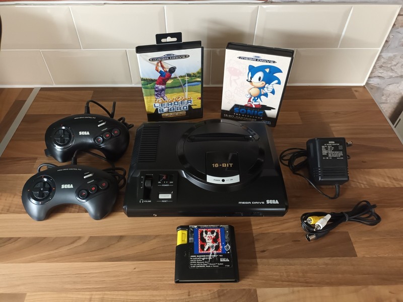 Sega Mega Drive 1 Console with Leads, 2X controllers and power supply, See Pics