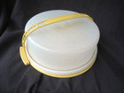 vintage Tupperware cake taker keeper  carrier round  harvest gold & handle 719-3