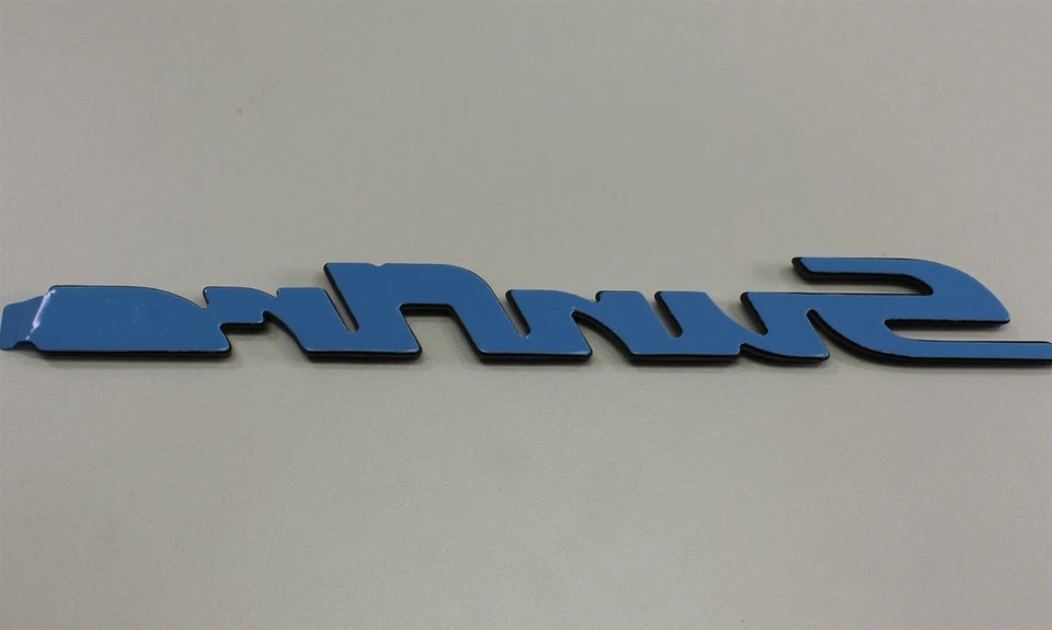 Insignia de puerta delantera Pontiac Sunfire 95-98 22596471 negra (41U) OEM de fábrica Foto 3 de 4