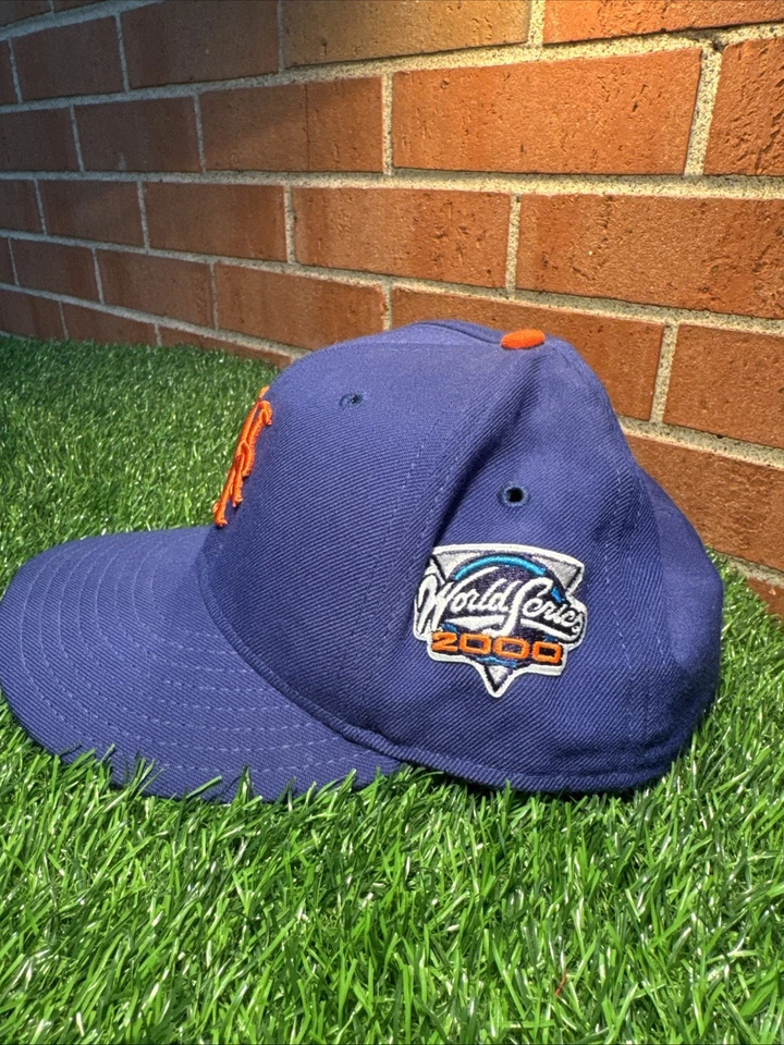 Boné adesivo vintage 2000 New Era NY Mets 2000 World Series ajustado tamanho 7 1/4 - Imagem 2 de 4