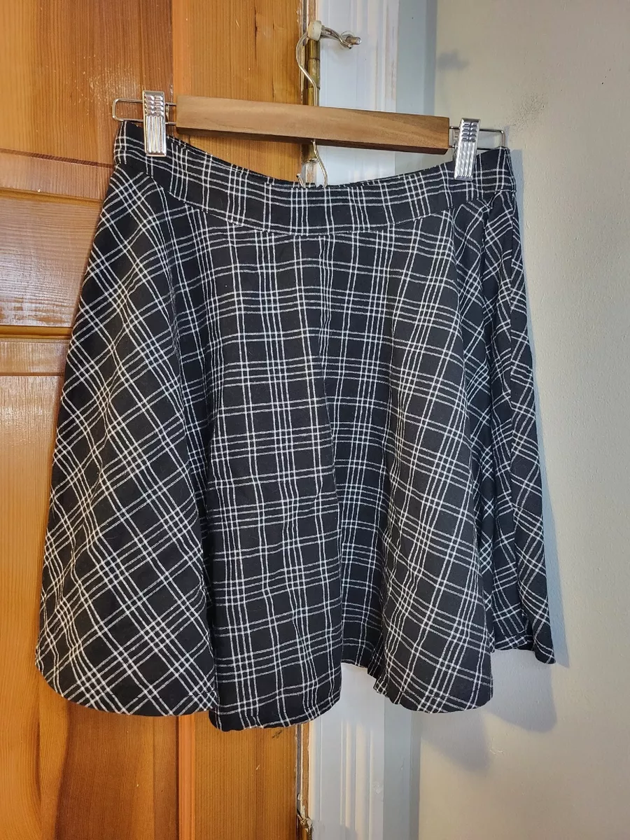 Plaid circle skirt top black and white