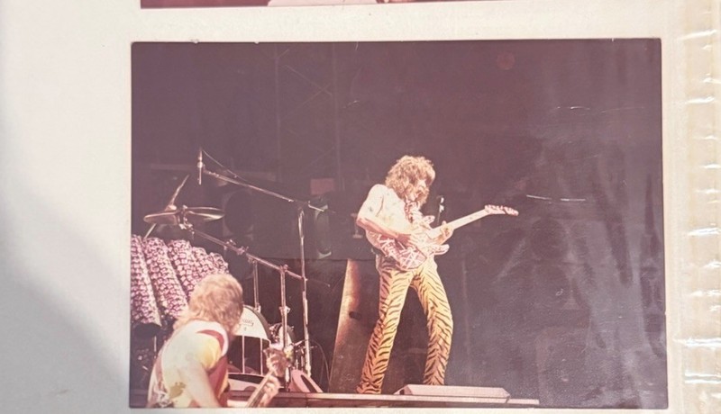Eddie Van Halen On Guitar Live Concert Photo Omni 1084 Rare