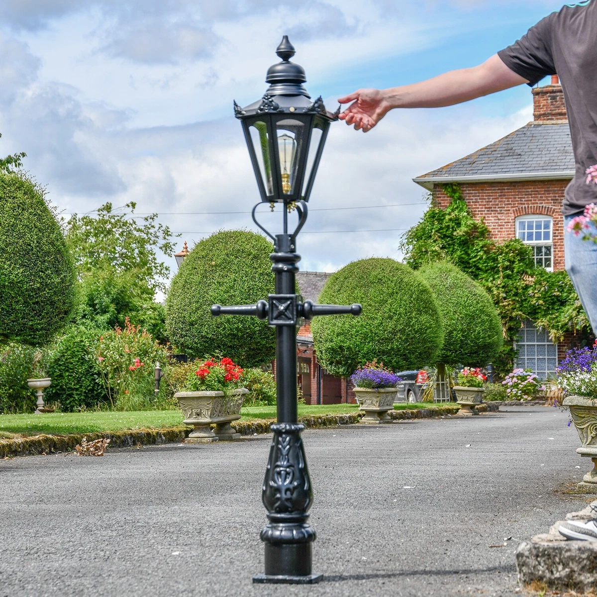 USED Ex Display 1.5m Miniature Black Hexagonal Lamp Post