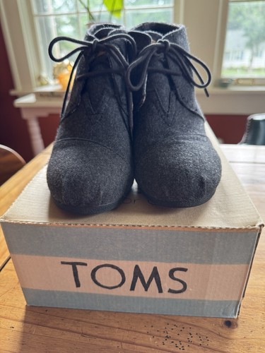 Toms . Kala Desert Wedge Lace Up Ankle Bootie . Charcoal Gray Wool Boot . 8.5