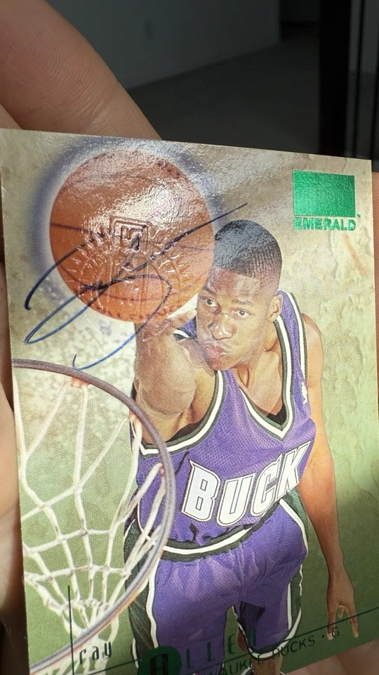 Skybox Premium Ray Allen 1996-97 novato en tarjeta automática esmeralda RC #1 Bucks. HOF Foto 4 de 4