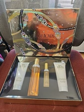 Elizabeth Taylor White Diamonds 4 PCS Gift Set Perfume, Body Cream & Body Wash