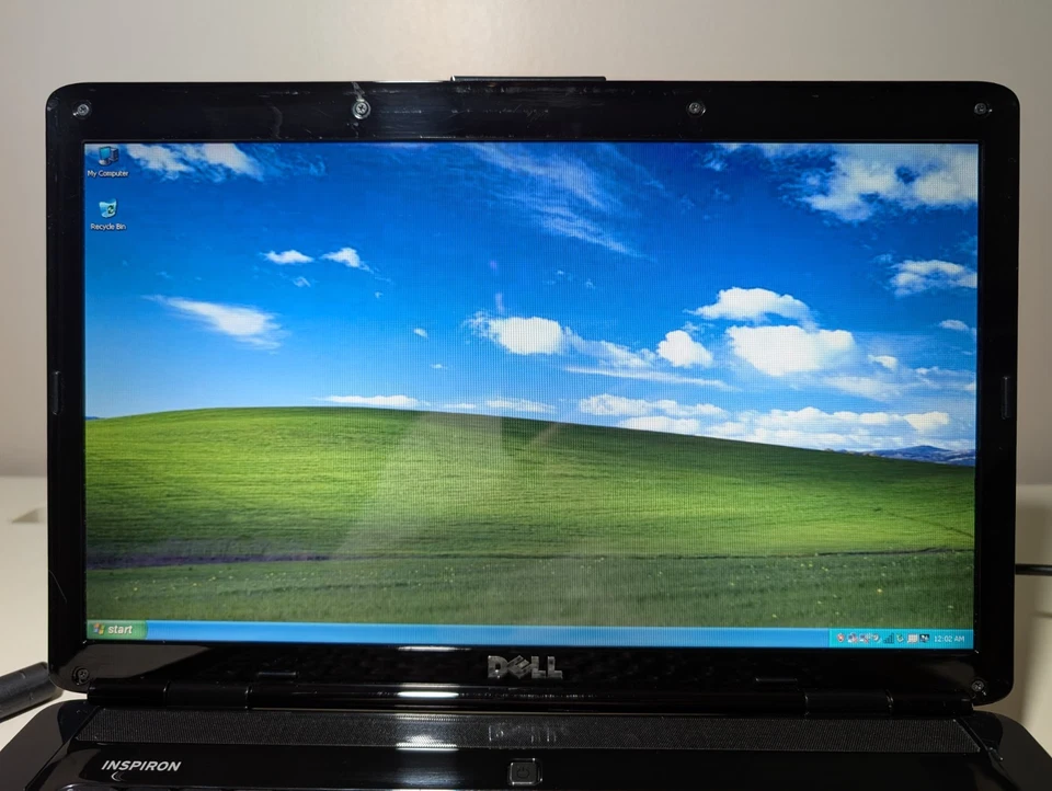 Dell Inspiron 1545 — Pentium T4200 • 2GB RAM • 500GB HDD • DVD+RW • Win XP Pro - Image 3 of 4