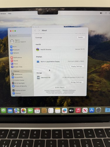 MacBook Air 13" 2022 (A2681) - M2 series - 16GB RAM 256GB SSD Silver - Picture 5 of 8