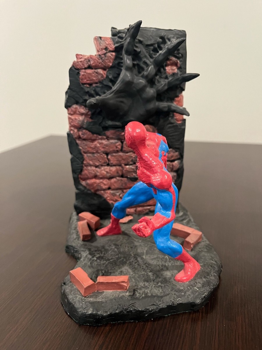 SPIDERMAN VS VENOM STATUE BOOKENDS MARVEL COMICS | eBay