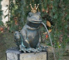 Froschkönig Teodor 23cm Gartenfigur als Wasserspiel Bronze Wasserspeier Rottenec