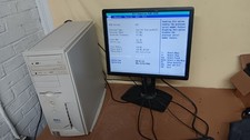 Vintage Dell Dimension 4100 Retro Desktop Computer Intel Pentium 733 MHz Boots