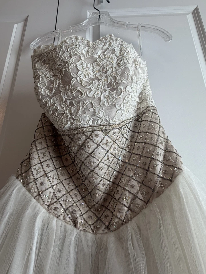 Vestido de novia David’s sin tirantes marfil lentejuelas talla 8 Foto 2 de 4
