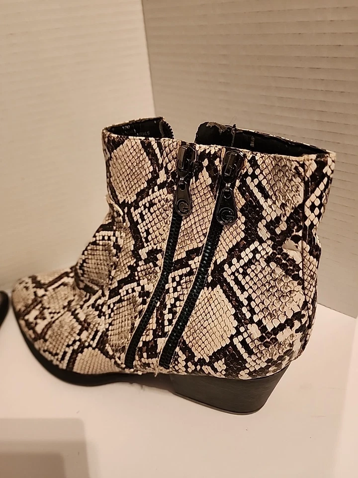 GBG Guess White snake print Ankle high boots Size 10 - Image 4 of 4