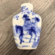 ANTIQUE QING DYNASTY CHINESE BLUE WHITE PORCELAIN HORSE PEOPLE SNUFF BOTTLE  6cm