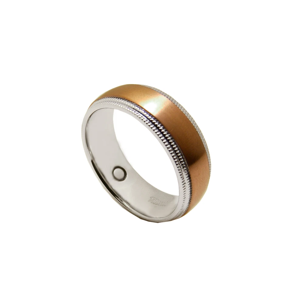 Anillo magnético Accents Kingdom 8 mm para hombre café oro titanio milgrain talla 8-12 Foto 2 de 3