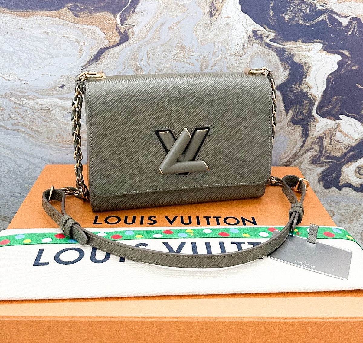 【希少】 LOUIS VUITTON Epi Leather Twist MM エピ バッグ Louis Vuitton Twist MM Matte Smokey Brown Gold Epi Leather