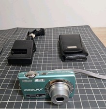 Nikon Coolpix S220 Digital Camera 10MP 3x Zoom Teal w/ leather case  charger