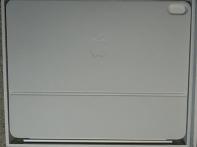 Apple Magic Keyboard: Keyboard and Case for iPad Air 13-inch (M2, M3, and M4)