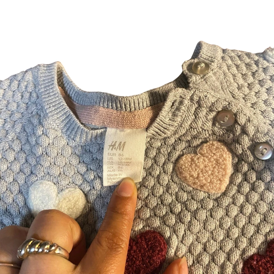 H&M Gris Claro Palomitas Tejido Corazón Bordado Crew Suéter TALLA 12-18M Foto 2 de 3