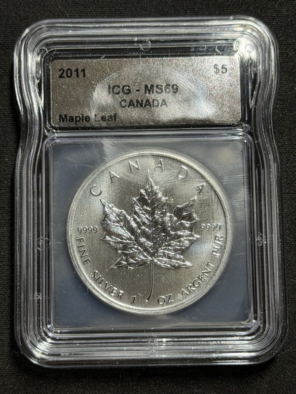 2011 CANADA $5 MAPLE LEAF, 1 Oz .999 SILVER COIN ICG-MS69 - BETTER DATE