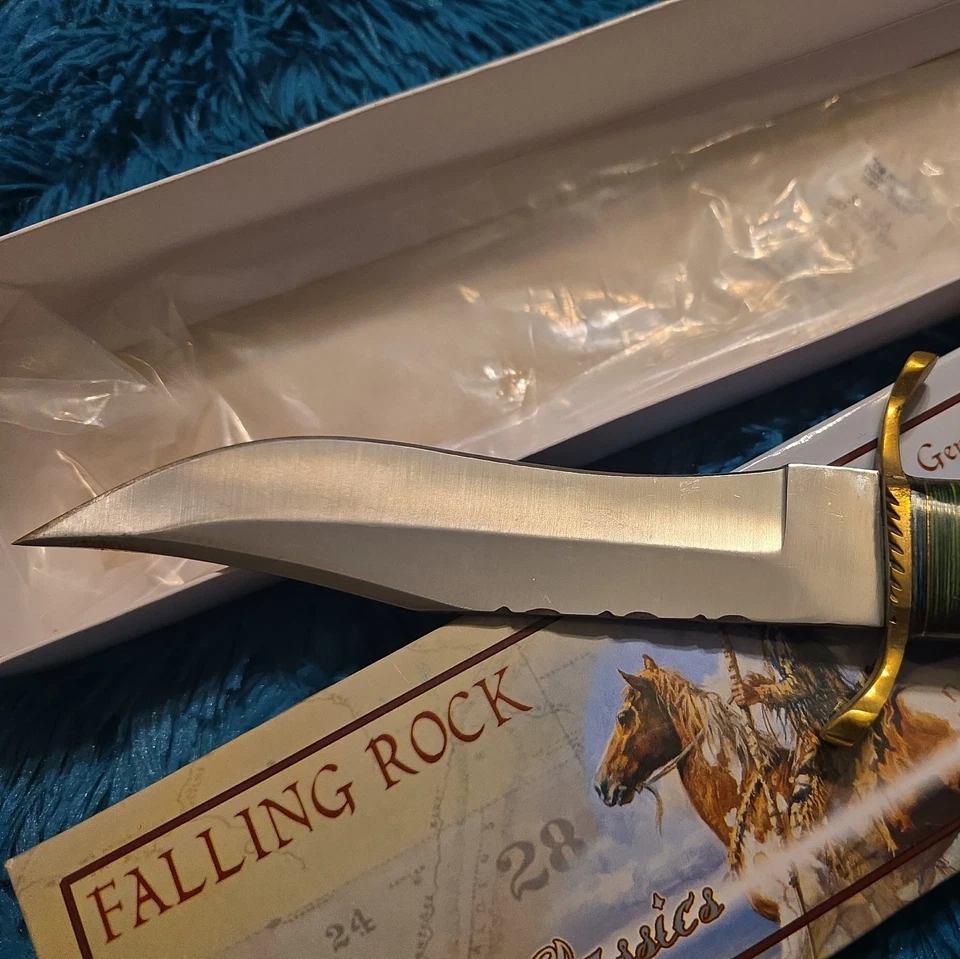 12" CHIPAWAY CLASSICS SERIES "FALLING ROCK" 440 BLADE CARVED BONE HANDLE ARTWORK - Image 3 of 4