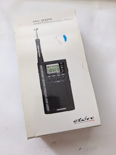 Eton Grundig Mini 300 Pe à Main Compact Ondes Courtes Radio Fm Am Noir Neuf - Photo 4 sur 5