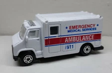Maisto American Ambulance EMERGENCY MEDICAL SERVICES Vehicle CHINA/ LOOSE