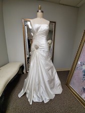 Sample Essense of Australia Wedding Dress USA Sizez 12