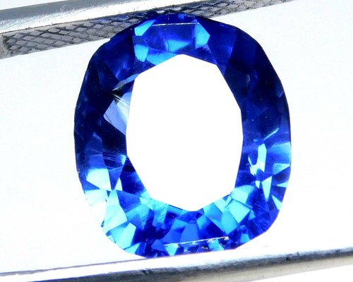 Saphir Naturel Ovale 32-34ct - Certifié GGI - Couleur Changeante - Neuf Sans Emballage