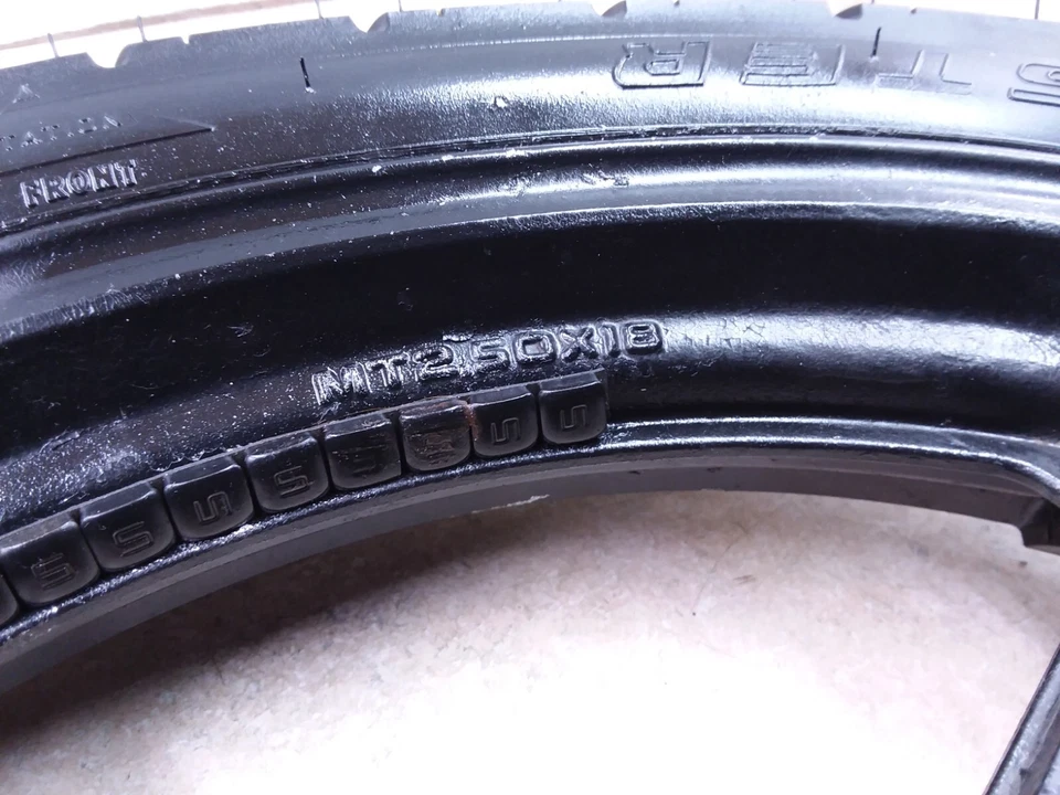Honda V65 Magna VF VF1100 Front Wheel Rim VF1100C 1983 ANX-B198 - Image 4 of 4