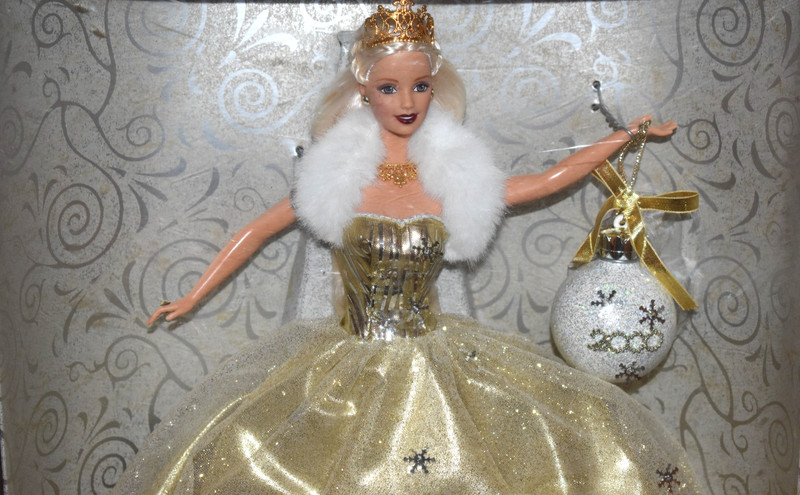 NEW! SPECIAL 2000 EDITION CELEBRATION BARBIE w/ ORNAMENT #28269 ~ BOX WEAR