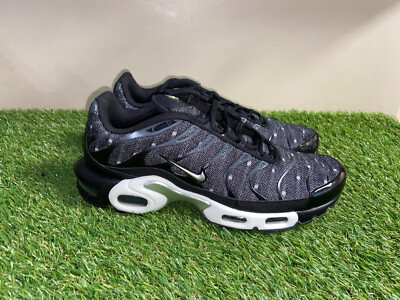 Nike Air Max Plus SE Black Chrome Summit White Running Shoes  display picture 1