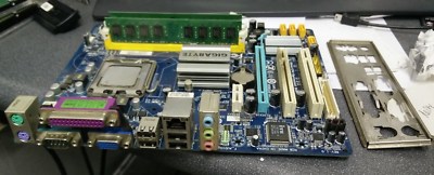 Gigabyte GA-G41M-ES2L LGA775 MicroATX Motherboard w/ E5300 CPU, 1GB & I/O Plate